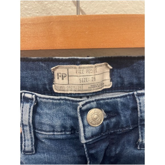 FREE PEOPLE High Rise Busted Knee Distressed Jeans - Picture 2 of 3